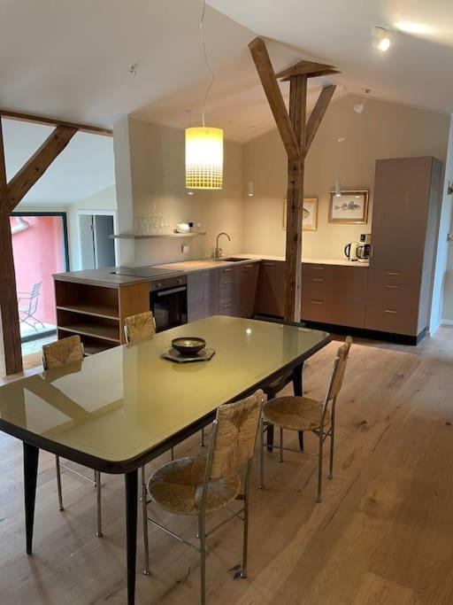 Grosse Wohnung Mit Loggia Templin Exterior foto