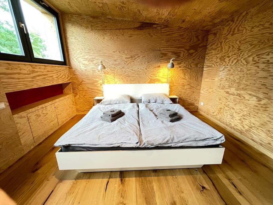 Grosse Wohnung Mit Loggia Templin Exterior foto