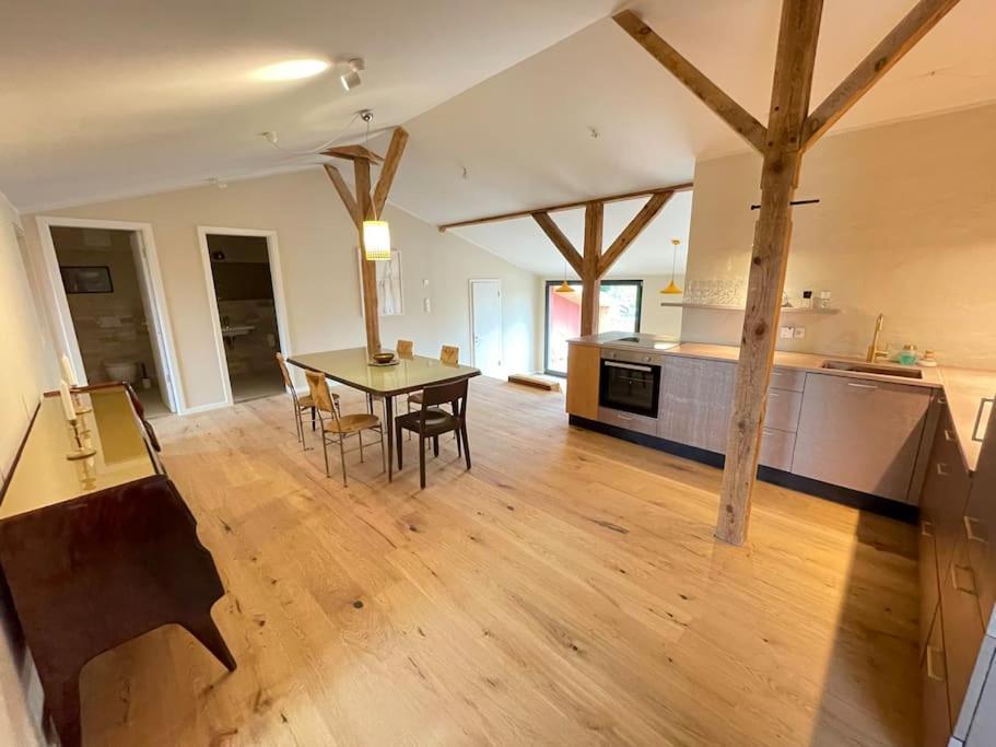 Grosse Wohnung Mit Loggia Templin Exterior foto