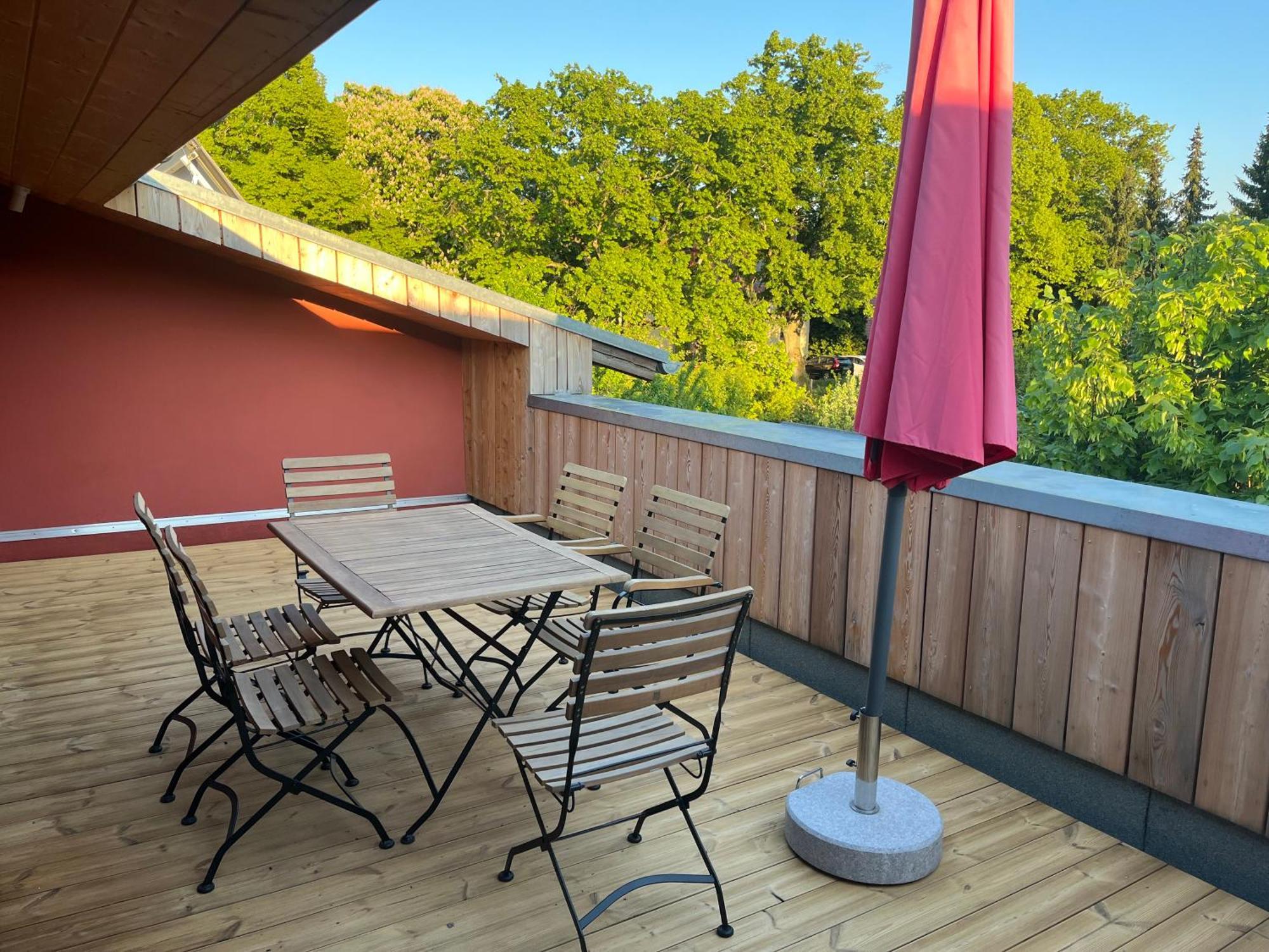 Grosse Wohnung Mit Loggia Templin Exterior foto