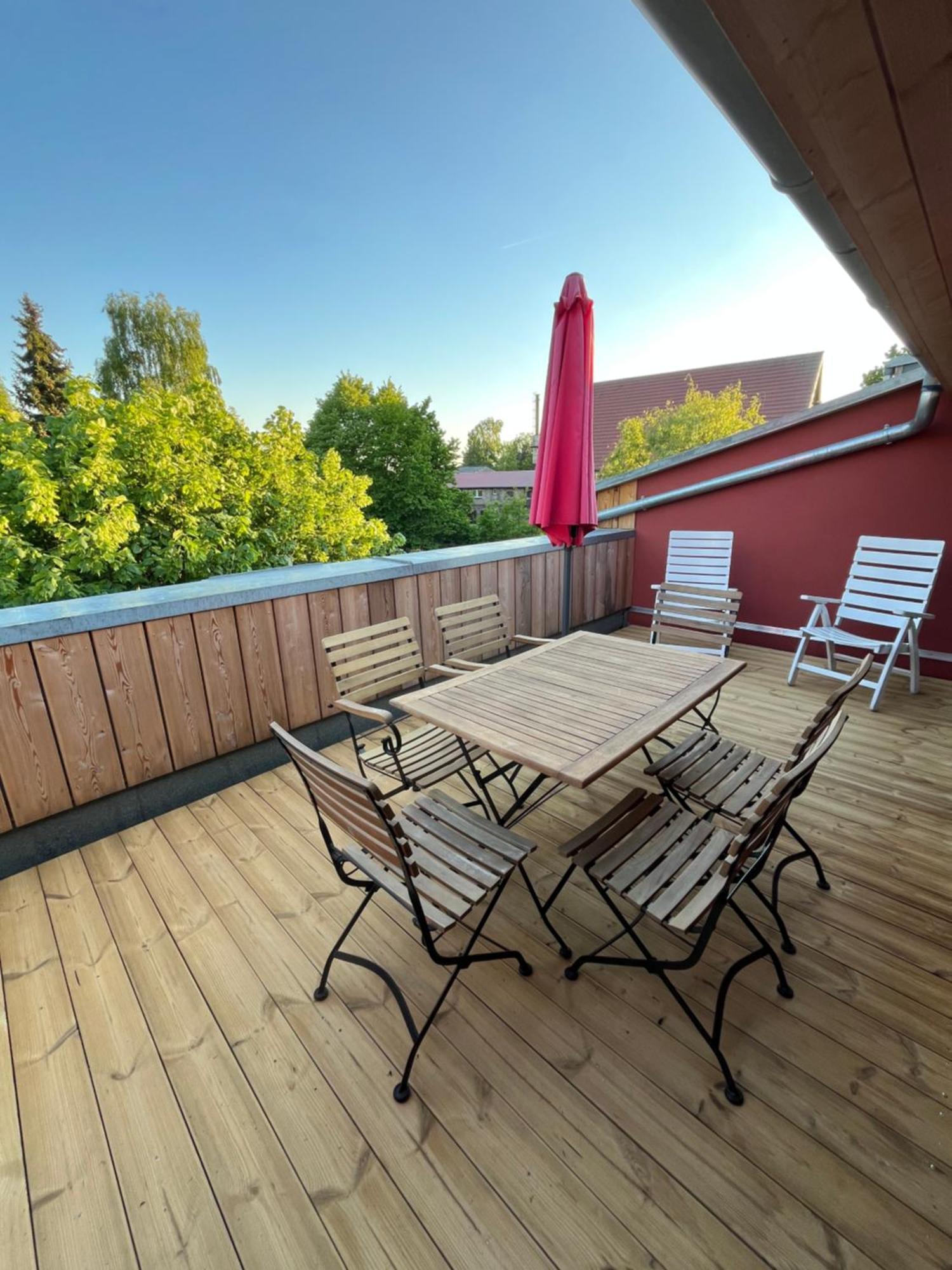 Grosse Wohnung Mit Loggia Templin Exterior foto