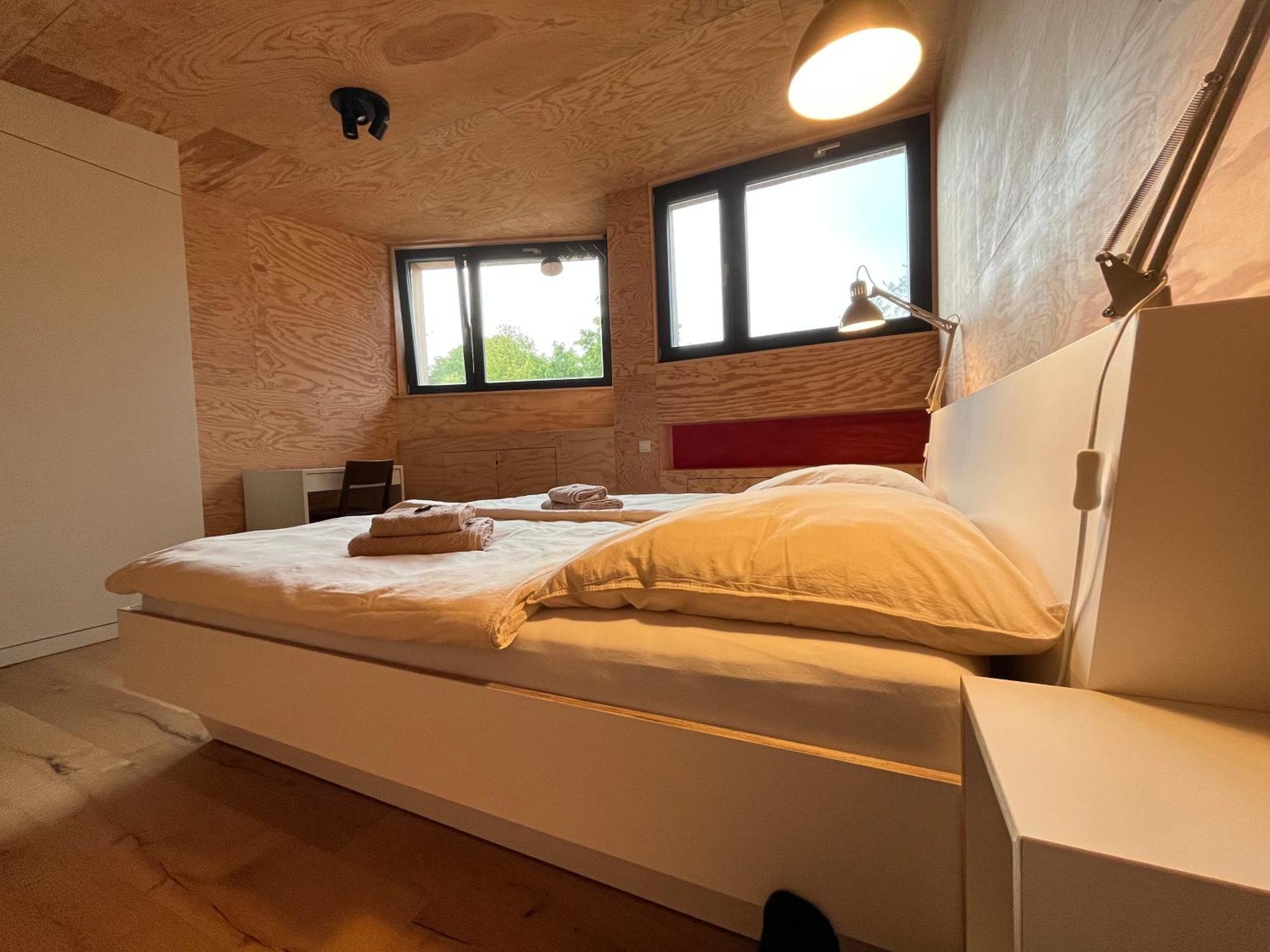 Grosse Wohnung Mit Loggia Templin Exterior foto